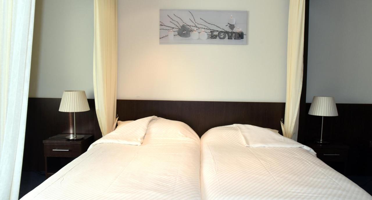 Hotel Schuurman Emlichheim ภายนอก รูปภาพ